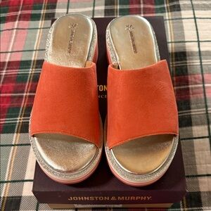 Johnston & Murphy Women's melon and Silver Grace slides